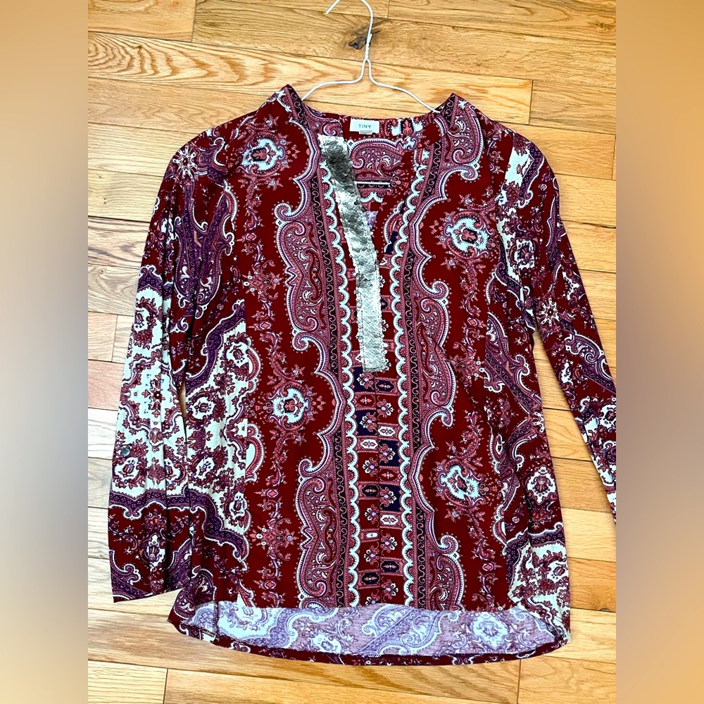 Anthropologie Tiny women’s top.  Excellent new condition